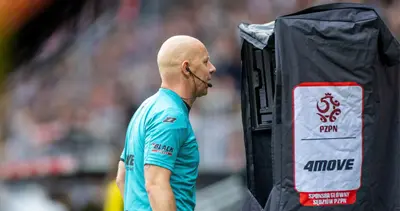Po tym meczu Ekstraklasy wybuchła burza. Media: Marciniak przeprosił za błąd - Interia Sport