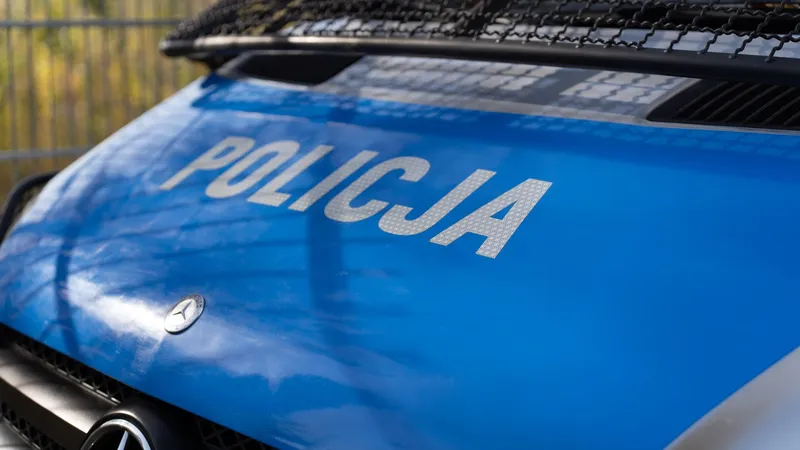 Nowy Sącz. Mężczyzna ruszył z nożem na policjantów, padły strzały. 41-latek nie żyje - Radio Zet