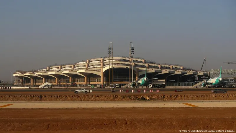 Saudi Arabia: Second strike hits Riyadh airport