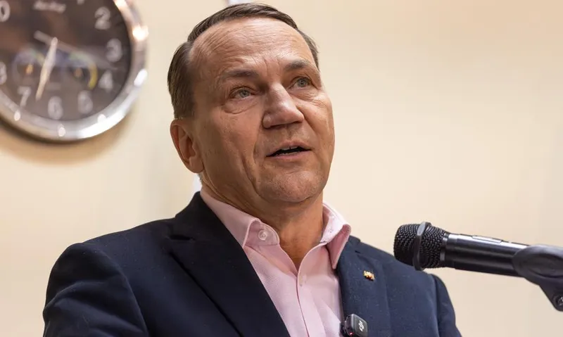 Pomoc energetyczna dla Ukrainy kluczowa przed zimą. Sikorski apeluje do Europy
