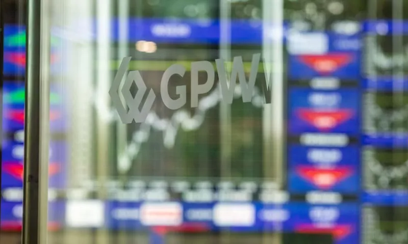 Wyprzedaż banków i Orlenu ciąży GPW. Rekordowy Asbis i energetyka w mocnej kontrze