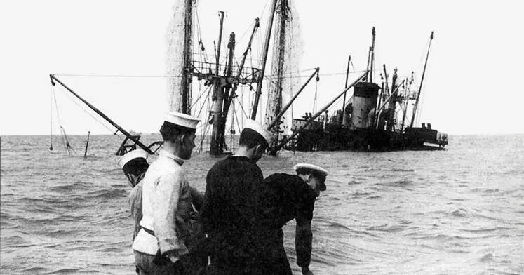 Delicate operation carried out on explosives-packed WWII shipwreck