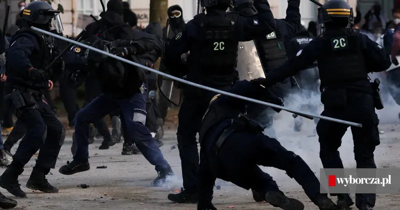 Więcej policji i wojsko na ulicach. Francja szykuje się do weekendowych protestów - Wyborcza.pl