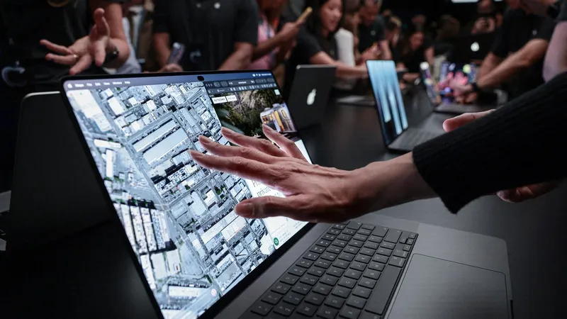 Ekrany PROLED XDR, procesory M5 i powrót świecącego logo. Apple prezentuje nową generację MacBooków - Next Gazeta.pl