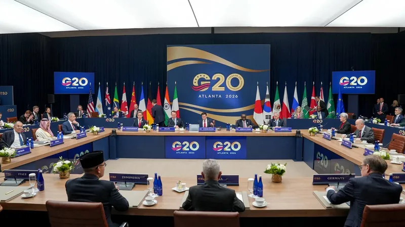 "Rodzinne" zdjęcie z Ławrowem na spotkaniu G20? Sikorski: Nie tylko ja nie chciałem - Gazeta