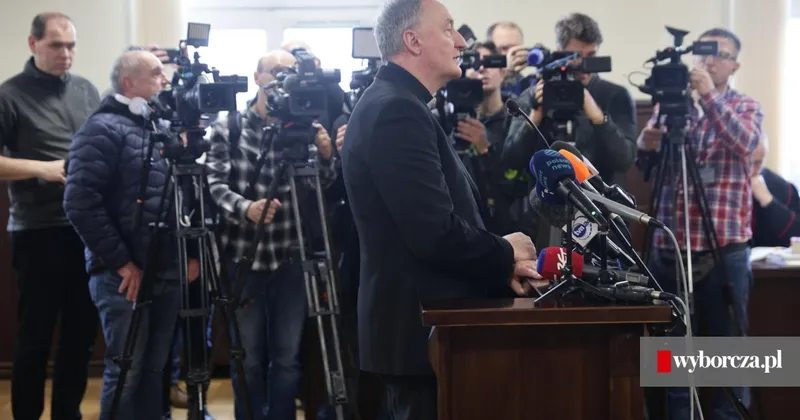 Pierwszy taki wyrok w Polsce. Biskup skazany za zwlekanie z powiadomieniem prokuratury o pedofilach w sutannach - krakow.wyborcza.pl