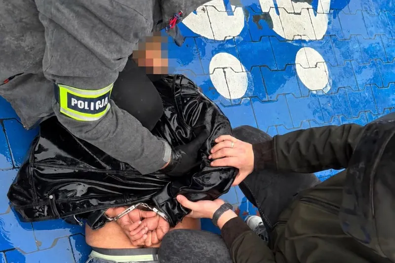 Atak na Nowogrodzkiej. Prokuratura postawiła zarzut usiłowania zabójstwa obywatelowi Indii - Gazeta