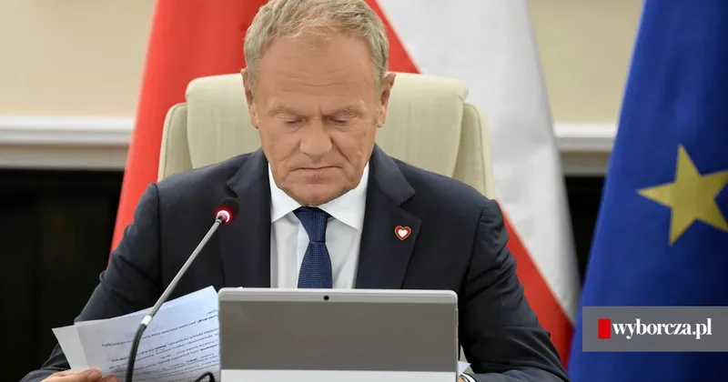 "Jak nie fundusze, to inne ministerstwo". Hołownia publicznie blefuje, ale z kulisami nie jest już tak różowo - Wyborcza.pl