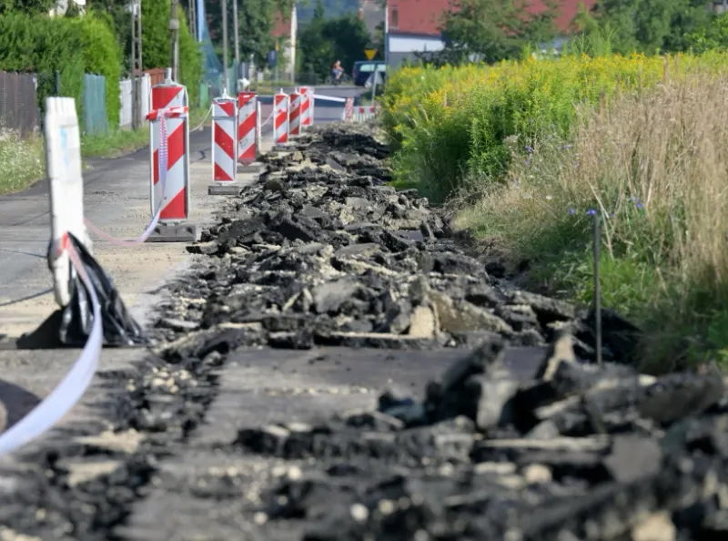 Ruszył remont zaoranej drogi w Gliwicach. Rolnik zapowiada rewoltę
