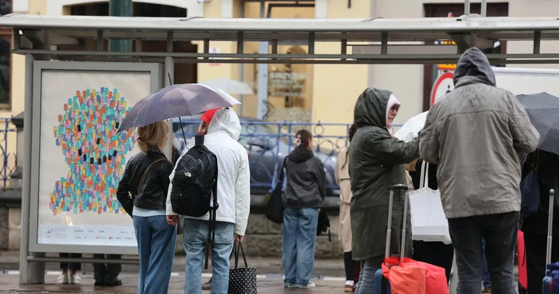 Polacy coraz bogatsi. Tyle zarabiali średnio w 2025 roku - Interia Biznes