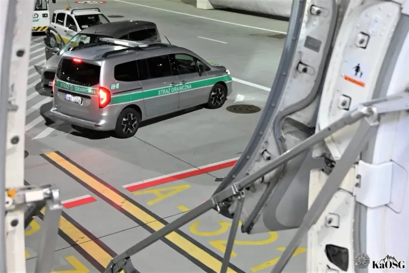 Pilna interwencja na pokładzie, pilot bez wyboru. Zwrot zaraz przed startem