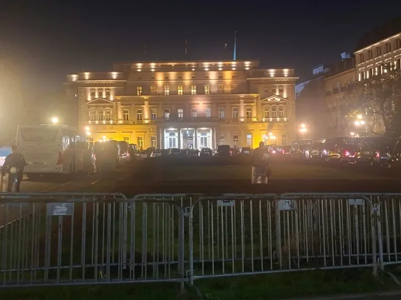 Napięcie w centrum Belgradu. Zablokowane ulice, uzbrojeni policjanci