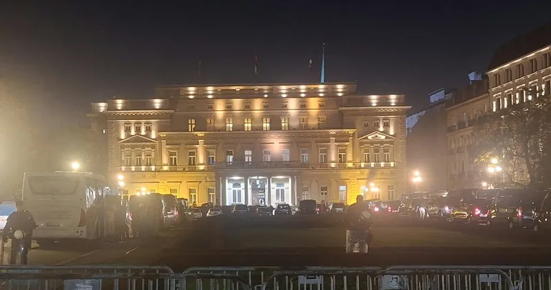 Napięcie w centrum Belgradu. Zablokowane ulice, coraz więcej uzbrojonych policjantów - Interia Wydarzenia