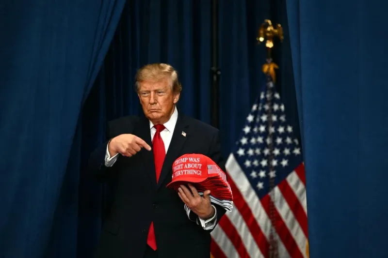 CBS News: W Białym Domu działa cicha grupa. Trump tańczy, jak mu zagrają