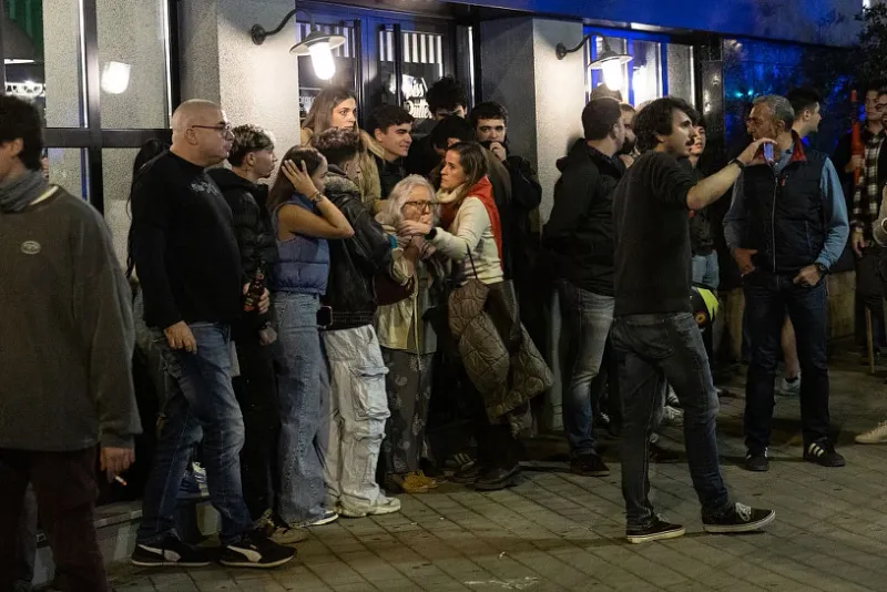 Zamieszki po katastrofie. Hiszpanie stłoczyli się przed ministerstwem