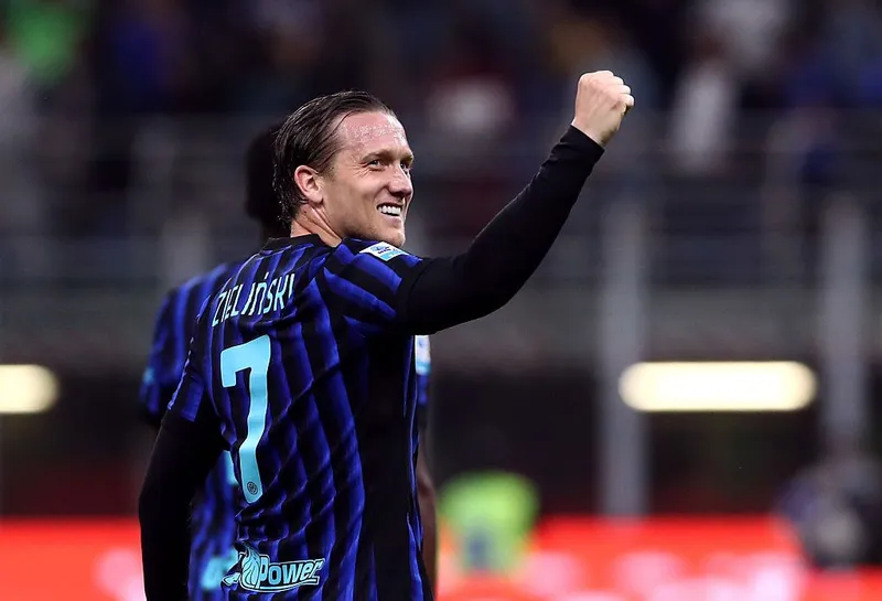 Inter przegrywał 0:1 w 90. minucie. To był dopiero początek emocji, a zdecydował strzał Piotra Zielińskiego - SportoweFakty