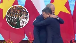 Uroczyste powitanie Tuska. Czerwony dywan i wojsko w Wietnamie