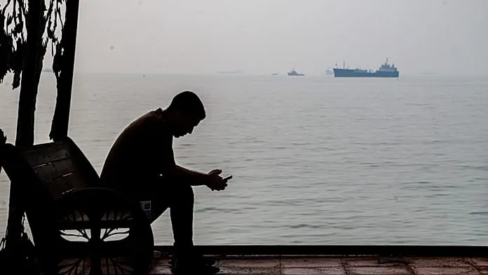 Refusing to cross, unable to escape: Seafarers recount Hormuz dangers to Euronews