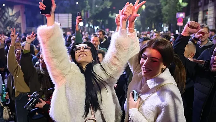 Serbia: crowds celebrate in Belgrade after Vučić admits defeat