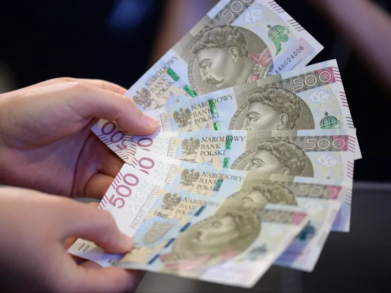 Złoty mocno traci do euro. W tle polityczna awantura o NBP - Do Rzeczy