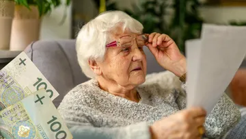 ZUS sprawi niespodziankę seniorom przed weekendem. Blisko 370 zł dodatku
