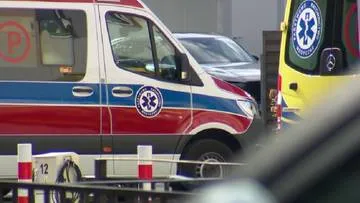 Pościg za skradzioną karetką w Opolskiem. Padły strzały, ranna policjantka