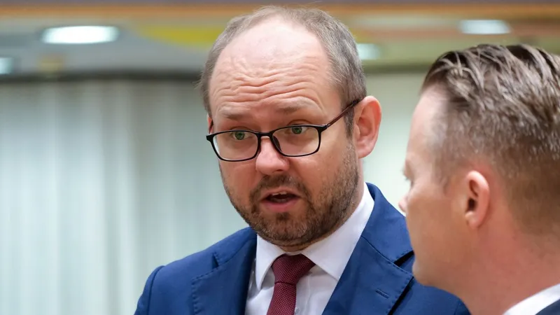Tajny pakt Sikorskiego z Nawrockim? Przydacz nagle oskarża Tuska