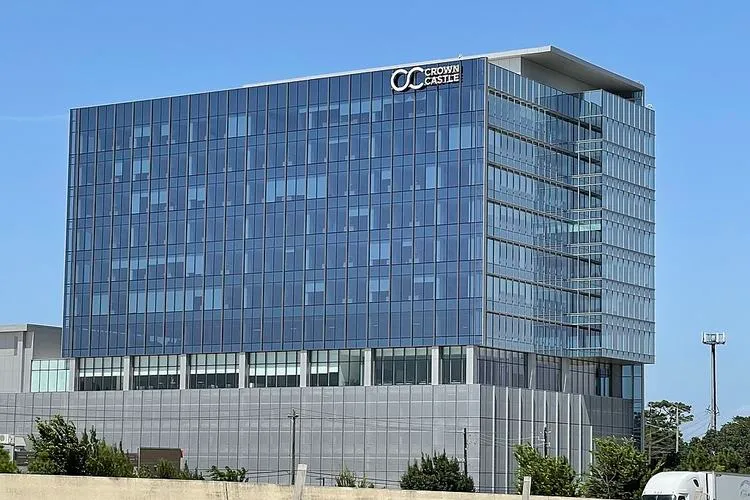 Crown Castle bullish on carrier spectrum deployment, says it can support SpaceX's terrestrial dreams