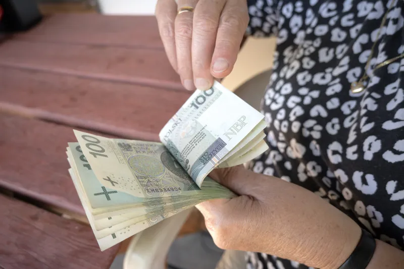 Od 56. roku życia przysługuje specjalne świadczenie. Ponad 4500 zł wypłaty co miesiąc - PulsHR