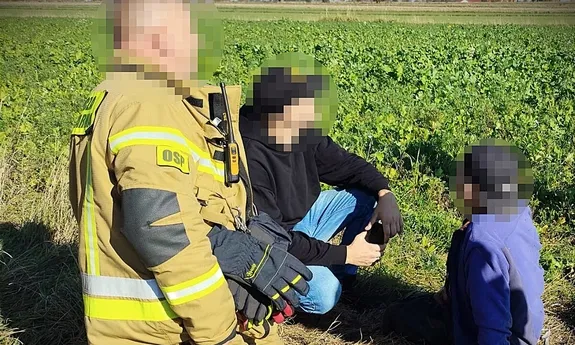 „Pomagamy i chronimy” – szybka reakcja wyszkowskich policjantów i współpraca służb doprowadziły do odnalezienia zaginionego 80-latka