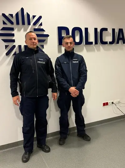 Weszli do płonącego garażu, by ratować ludzkie życie. Bohaterska postawa policjantów z Czechowic-Dziedzic - Policja.pl