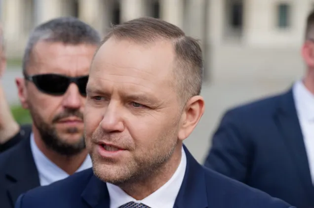 Karol Nawrocki przerywa lot do Senegalu. Wraca do Polski