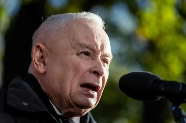 „Tusk jak zwykle kłamie”. Kaczyński tłumaczy się ze swoich słów o UE