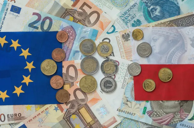 Miliardy z budżetu UE. „Polska odpuszcza, europosłowie zaostrzają walkę”