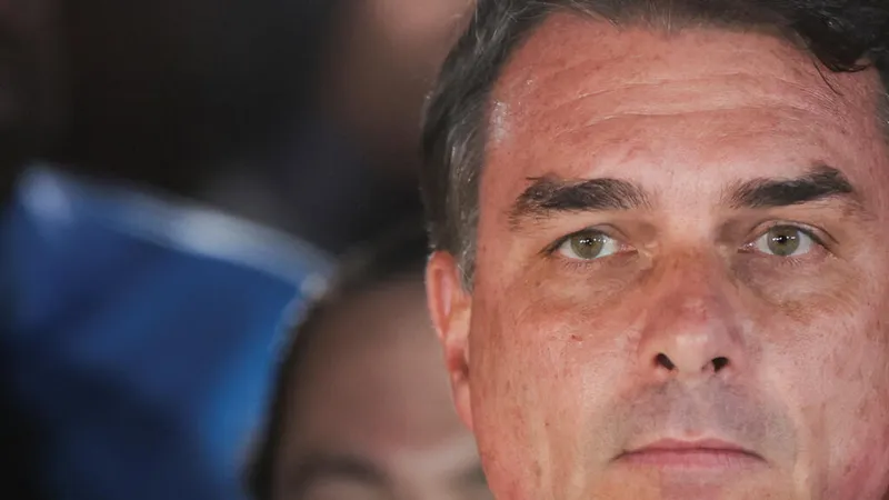Flavio Bolsonaro on way to Ecuador from Argentina after fleeing Brazil