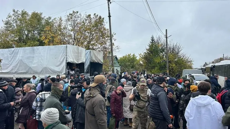 Residents leave Russian-occupied Oleshky in evacuation operation