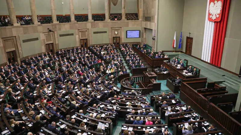 Sześć partii w Sejmie i zdecydowany lider. Sondaż dla TVP Info i „19.30” - TVP Info