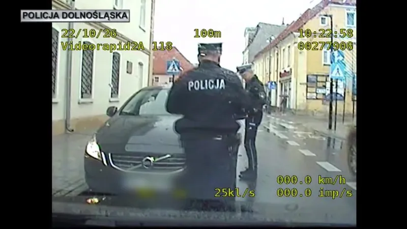 Pijany kierowca jechał pod prąd prosto na radiowóz. Miał ponad promil alkoholu - TVP Wrocław