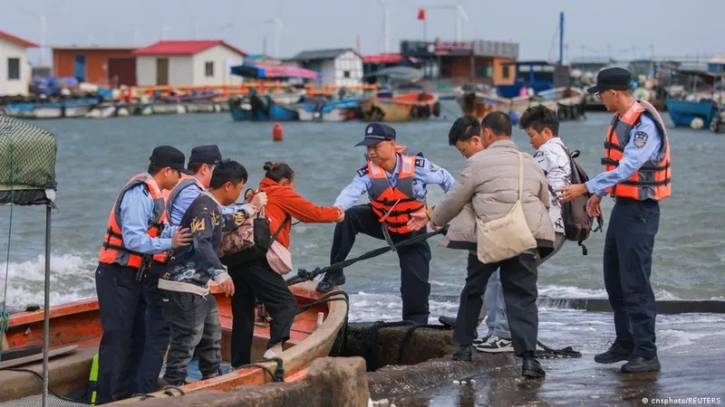 Taiwan: Typhoon Champi leaves 1 dead, over 500 injured