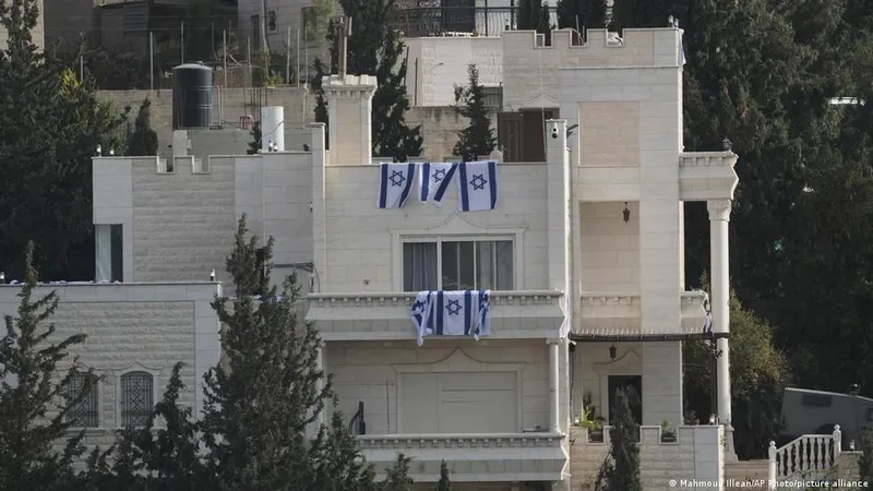 Israel to close all West Bank land crossings on election day