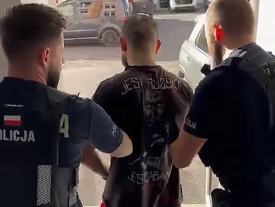 „Jest ryzyko, jest zabawa” na koszulce. Uciekał policji z 14-miesięcznym dzieckiem w aucie