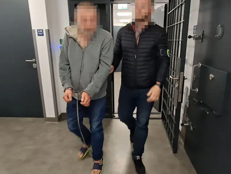 Brutalnie zaatakował sąsiada maczetą. 44-latek odpowie za usiłowanie zabójstwa