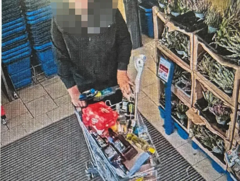 Notorycznie okradał sklepy. 39-latek wpadł z wózkiem pełnym łupów