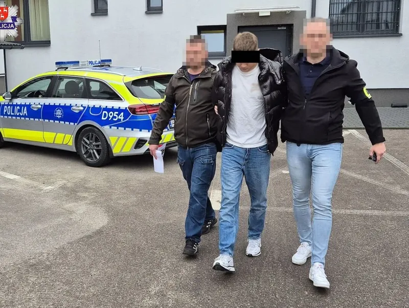 Oszustwa na pracownika banku. Policjanci zatrzymali dwóch 20-latków z Ukrainy