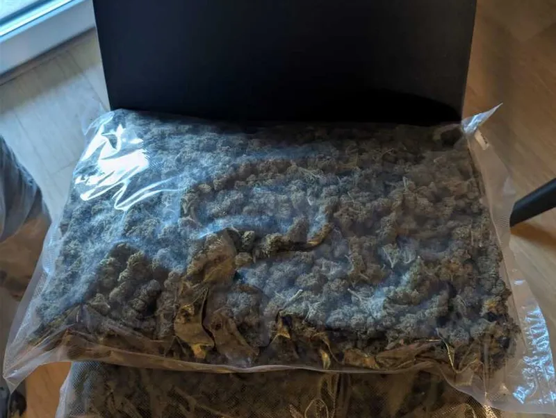 Prawie 5 kg narkotyków i 200 kg substancji do produkcji NEP. Trzy osoby za kratami