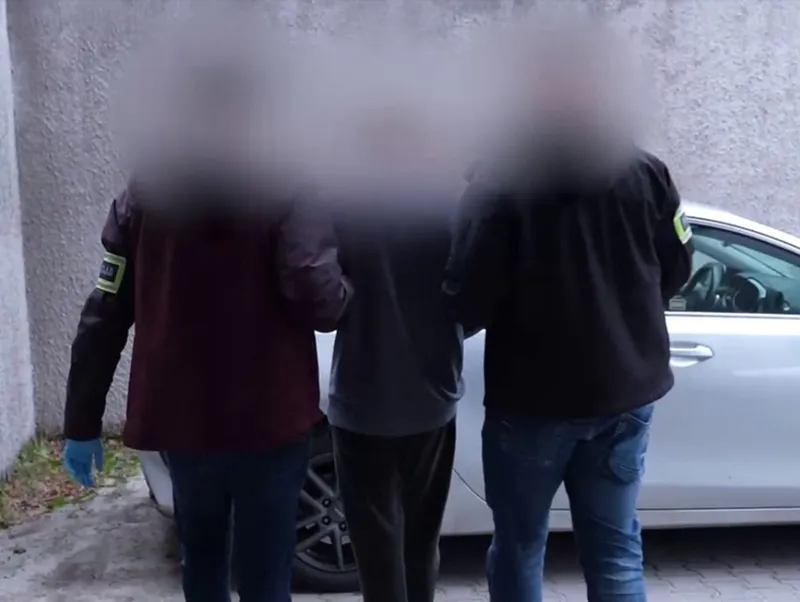 Uderzył 86-latkę i ukradł plecak z pieniędzmi. Seniorka z poważnymi obrażeniami trafiła do szpitala