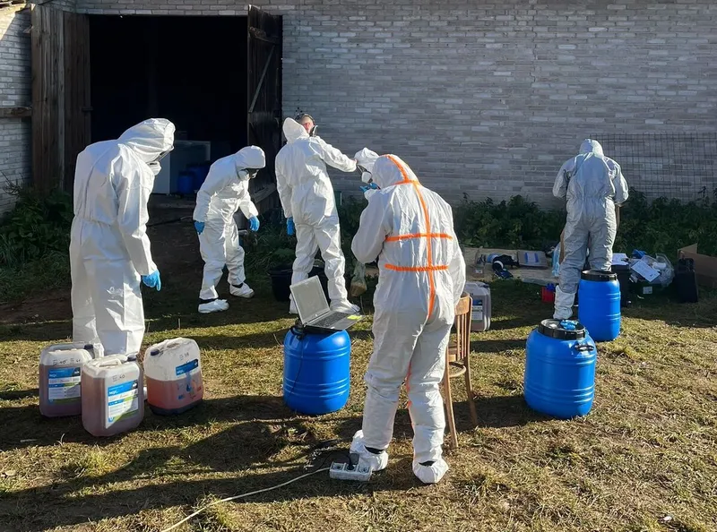 Narkotykowe laboratorium zlikwidowane. Blisko 680 kilogramów klefedronu i dwóch zatrzymanych