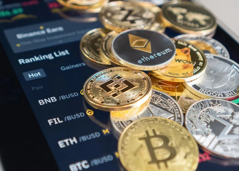 Pepe (PEPE), Uniswap (UNI), Ethena (ENA) and Others: Whales Are Buying Smaller Altcoins, but Why?
