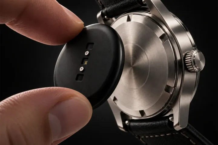 Azume One – A 2.8mm sensor that turns any regular wristwatch into a health tracker (Crowdfunding)